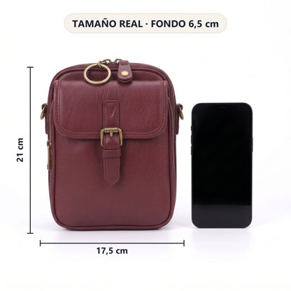 Tamaño real del bolso junto a un móvil